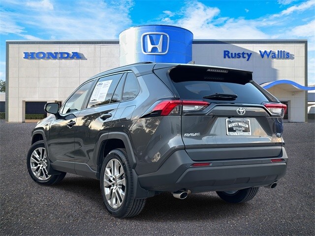 2023 Toyota RAV4 XLE Premium photo 3