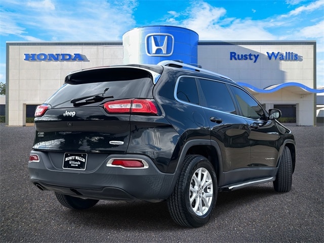 Used 2016 Jeep Cherokee Latitude with VIN 1C4PJLCB8GW106343 for sale in Dallas, TX