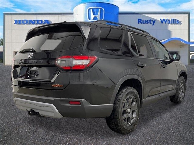 2025 Honda Pilot TrailSport photo 3