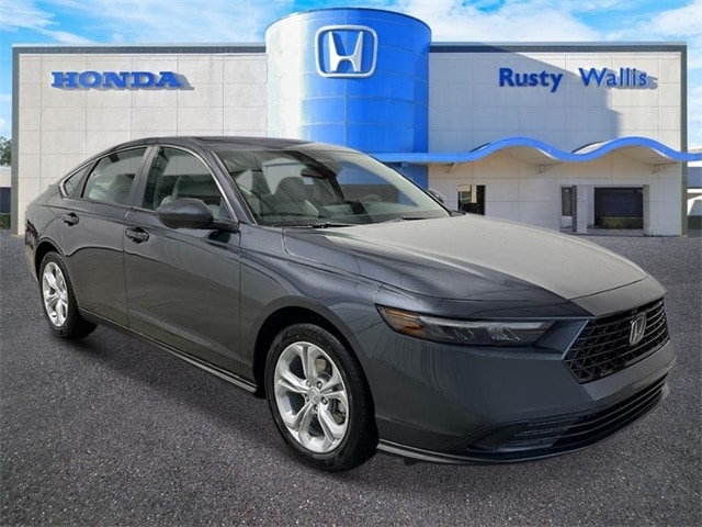 2025 Honda Accord LX's photo