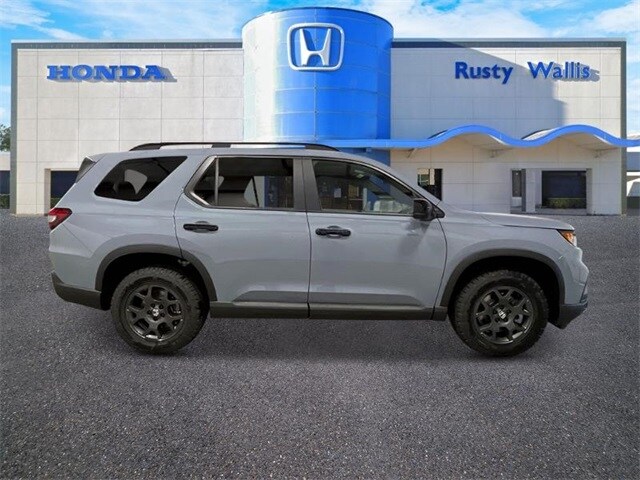 2025 Honda Pilot TrailSport photo 2