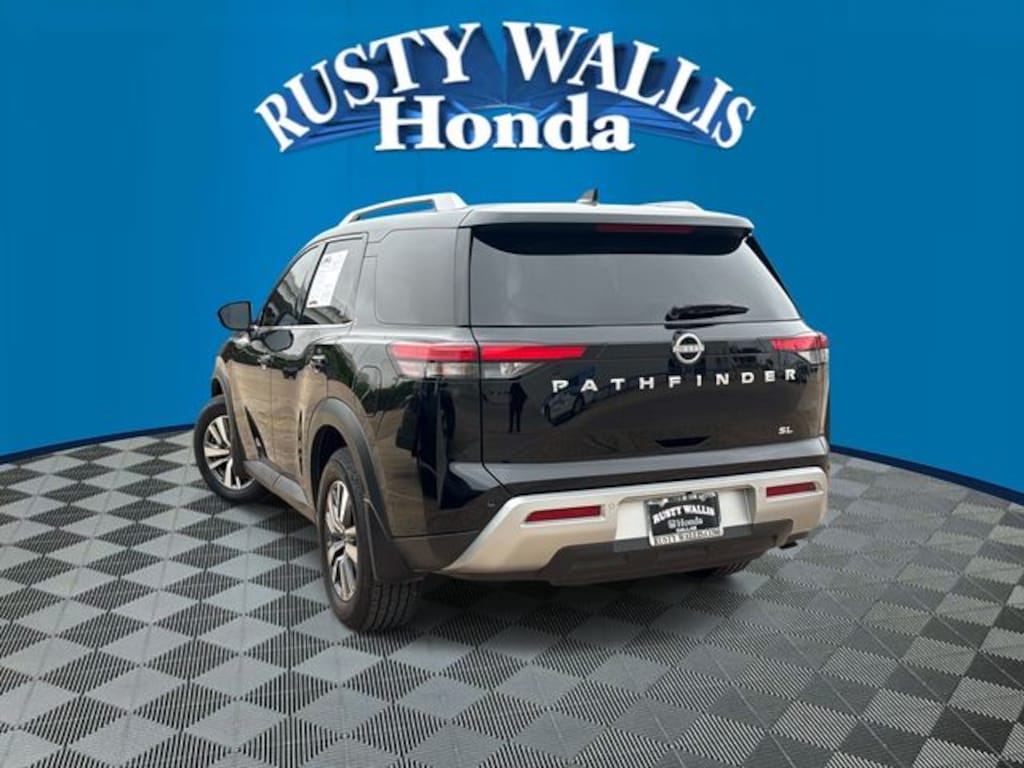 Used 2025 Nissan Pathfinder SL SUV