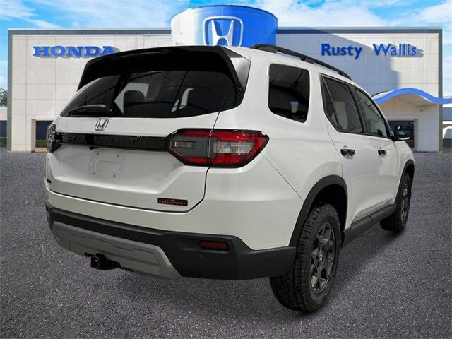 2025 Honda Pilot TrailSport photo 3