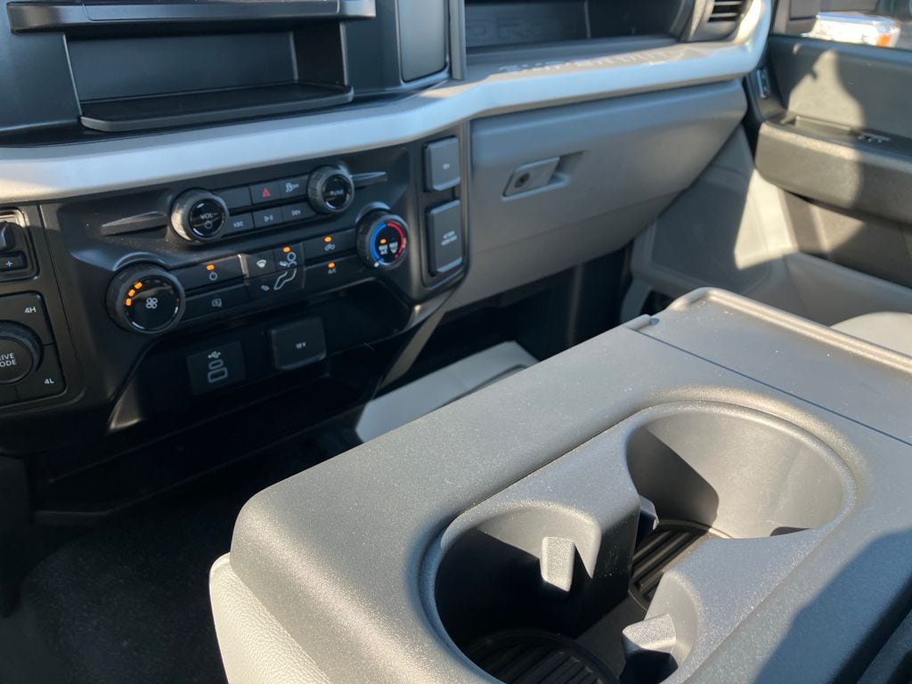 2025 Ford F-350 Super Duty Chassis Cab XL - Photo 23