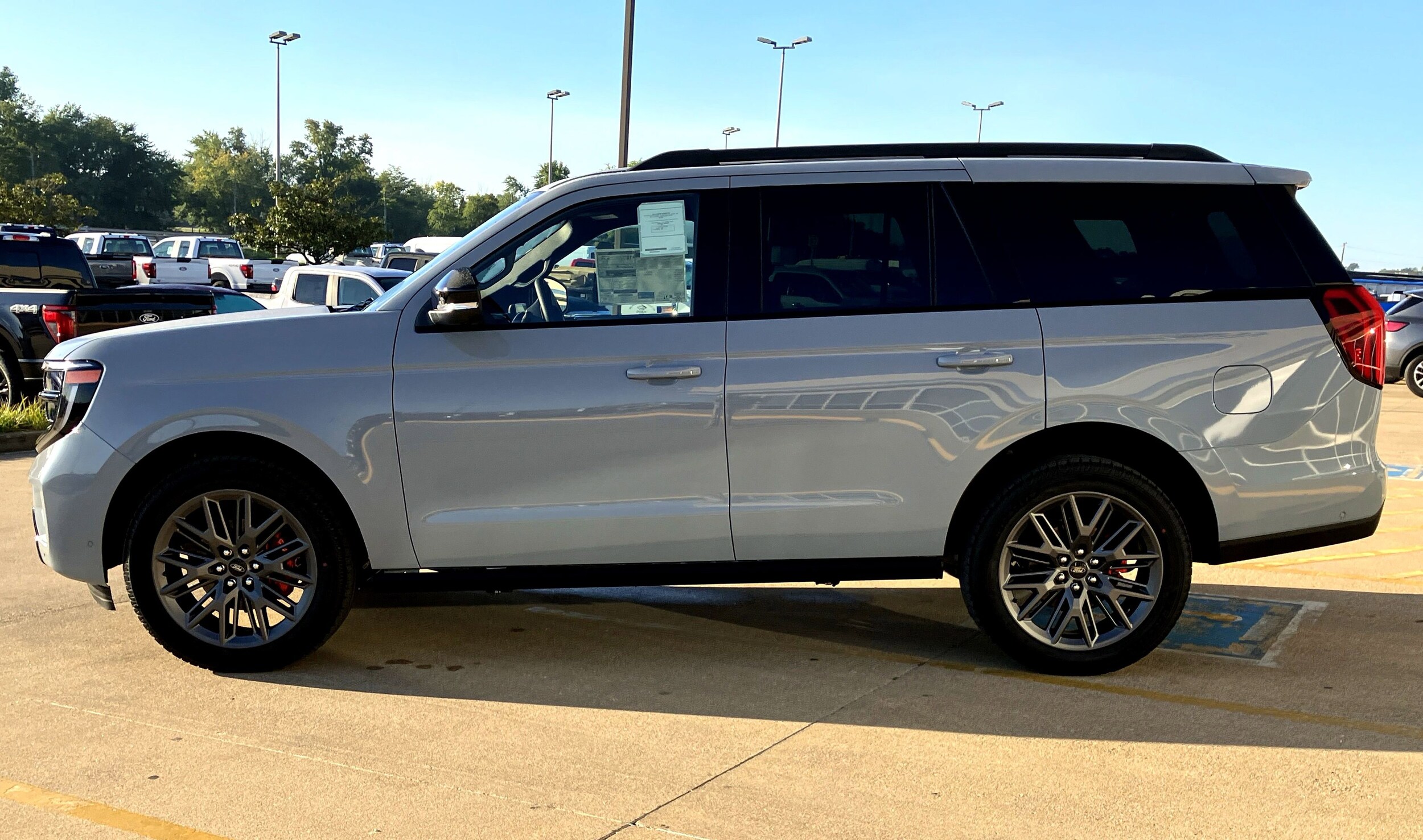 2025 Ford Expedition Platinum photo 3