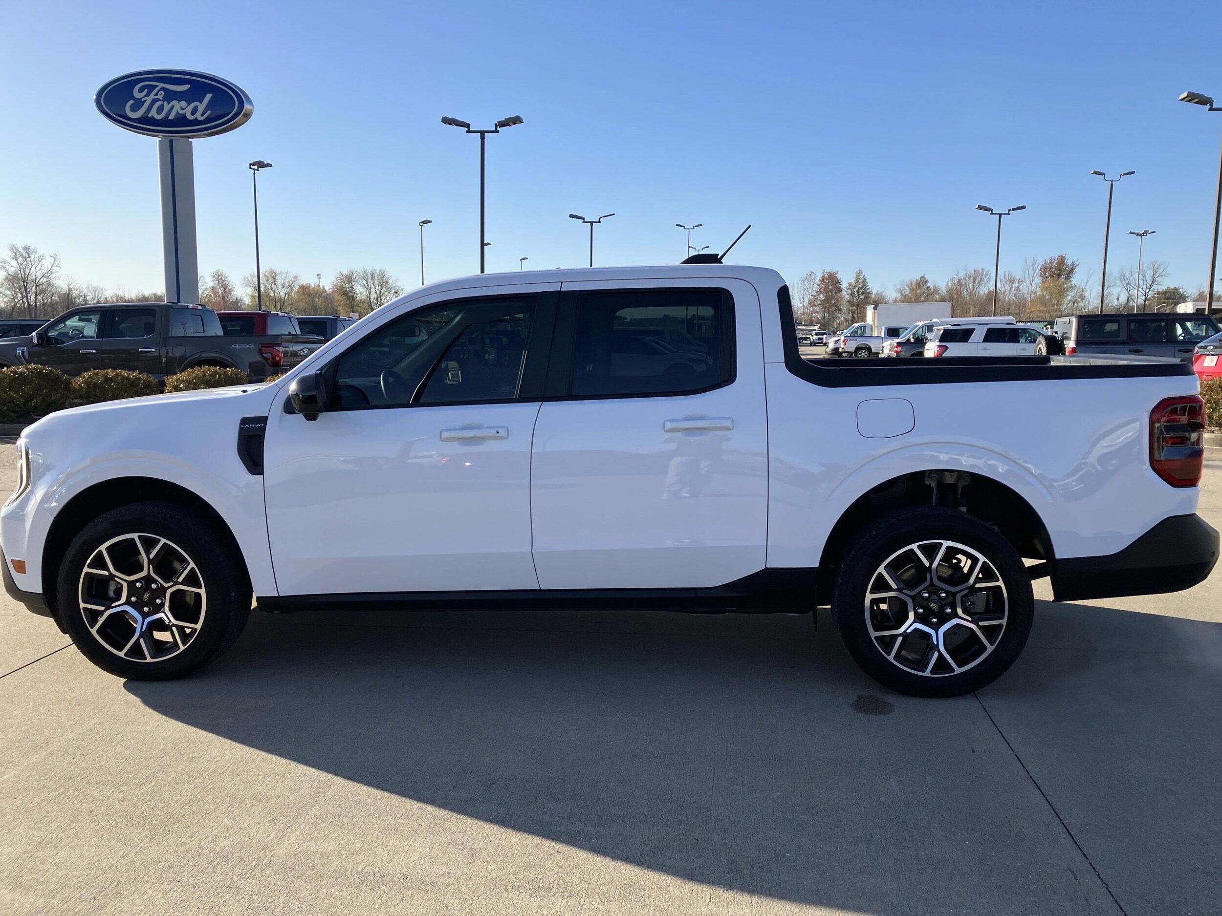 2025 Ford Maverick Lariat photo 2