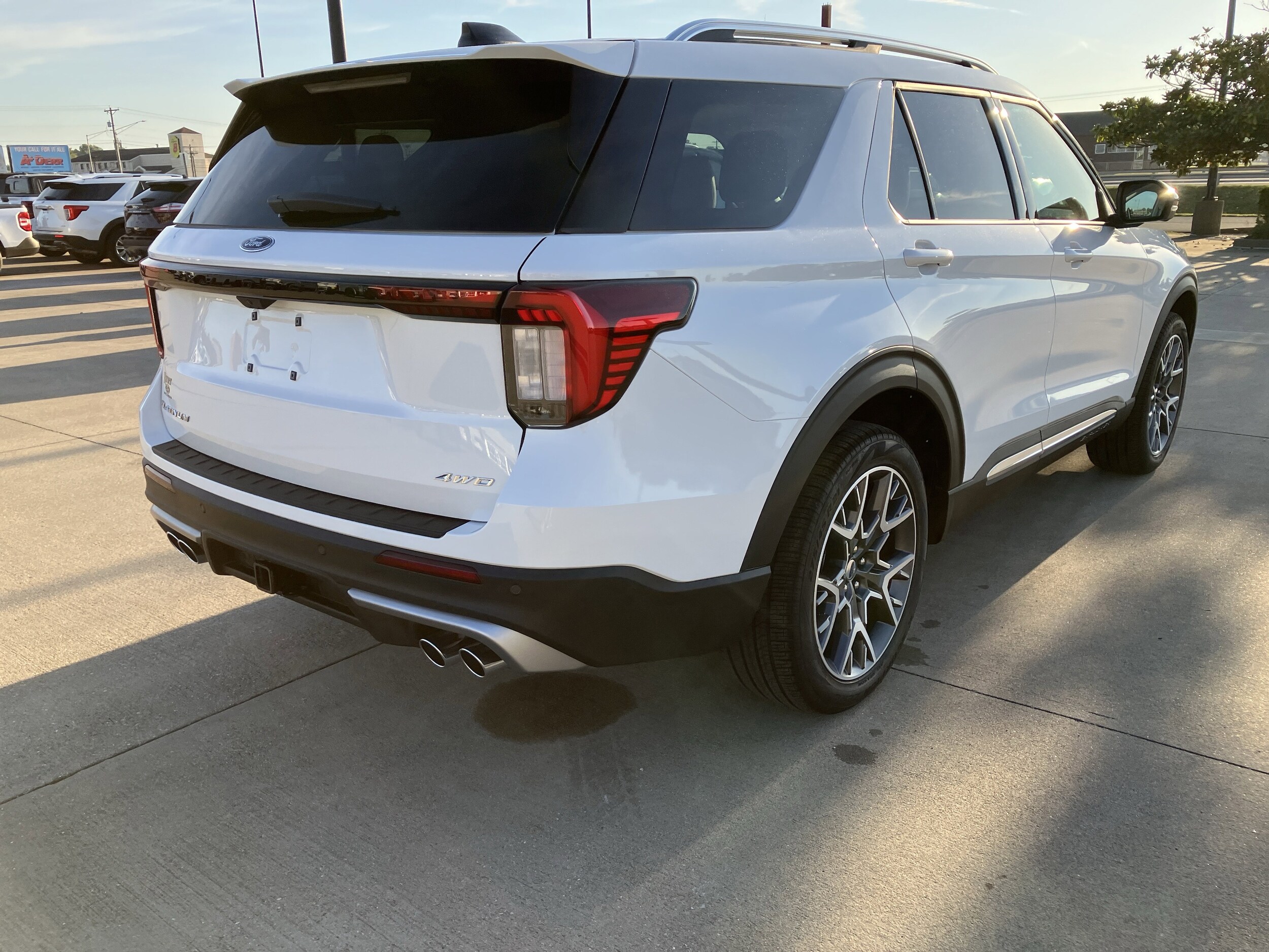 2025 Ford Explorer Platinum photo 4
