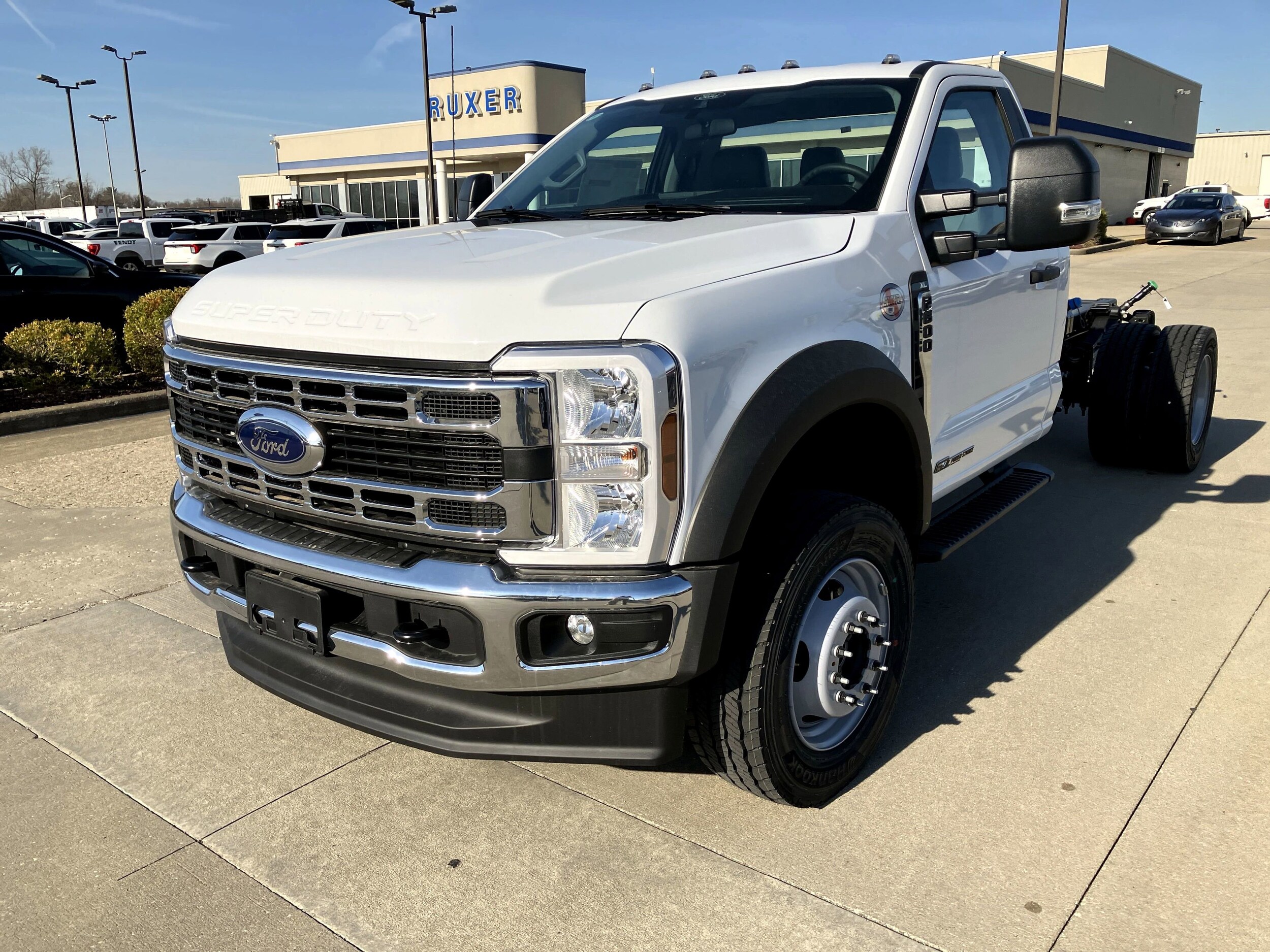 2024 Ford F-600 photo 2