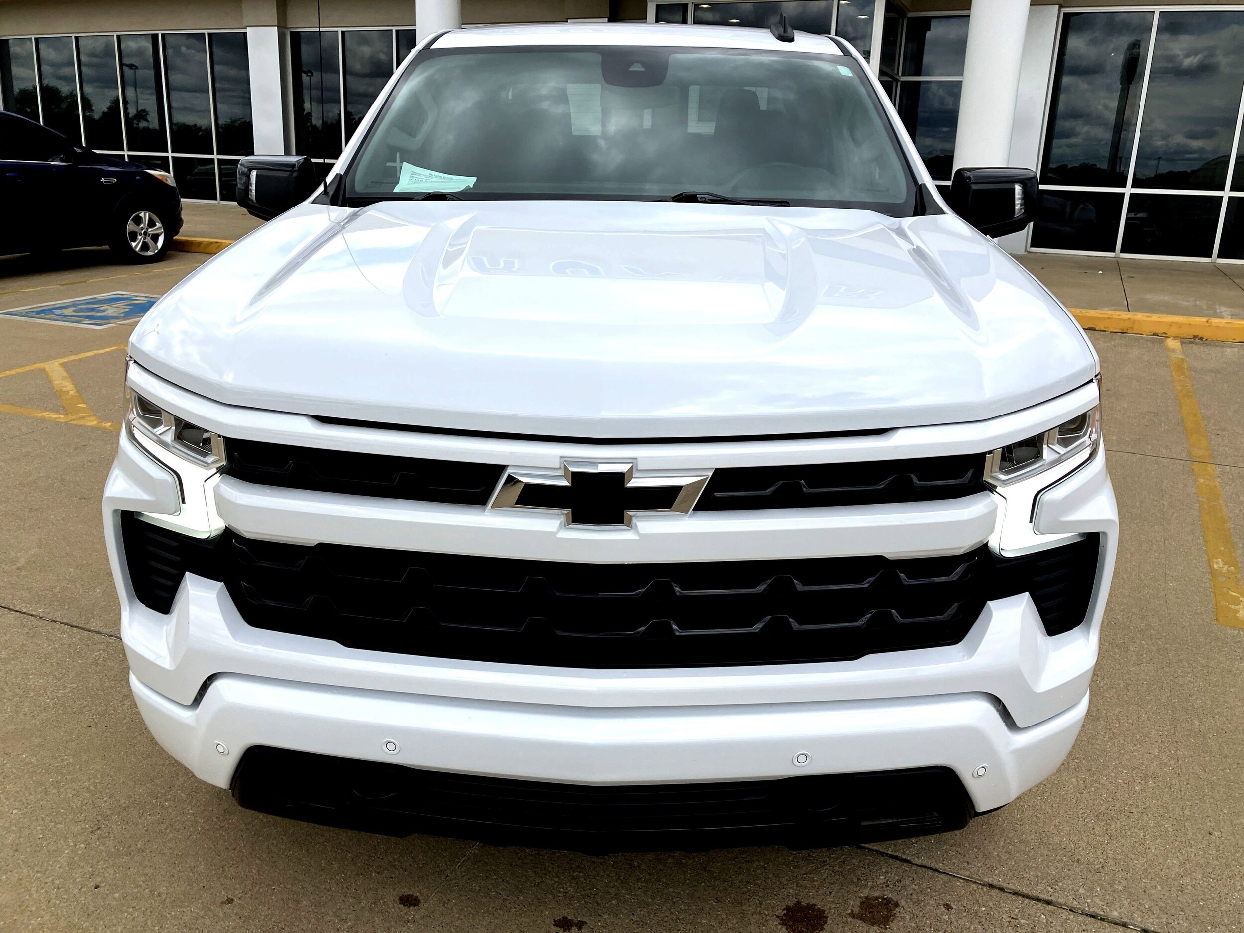 2024 Chevrolet Silverado 1500 RST photo 2