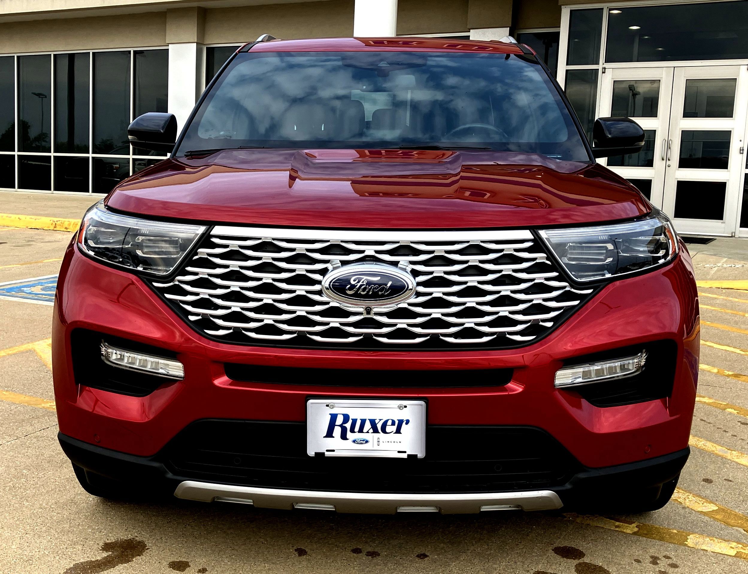 2022 Ford Explorer Platinum photo 2