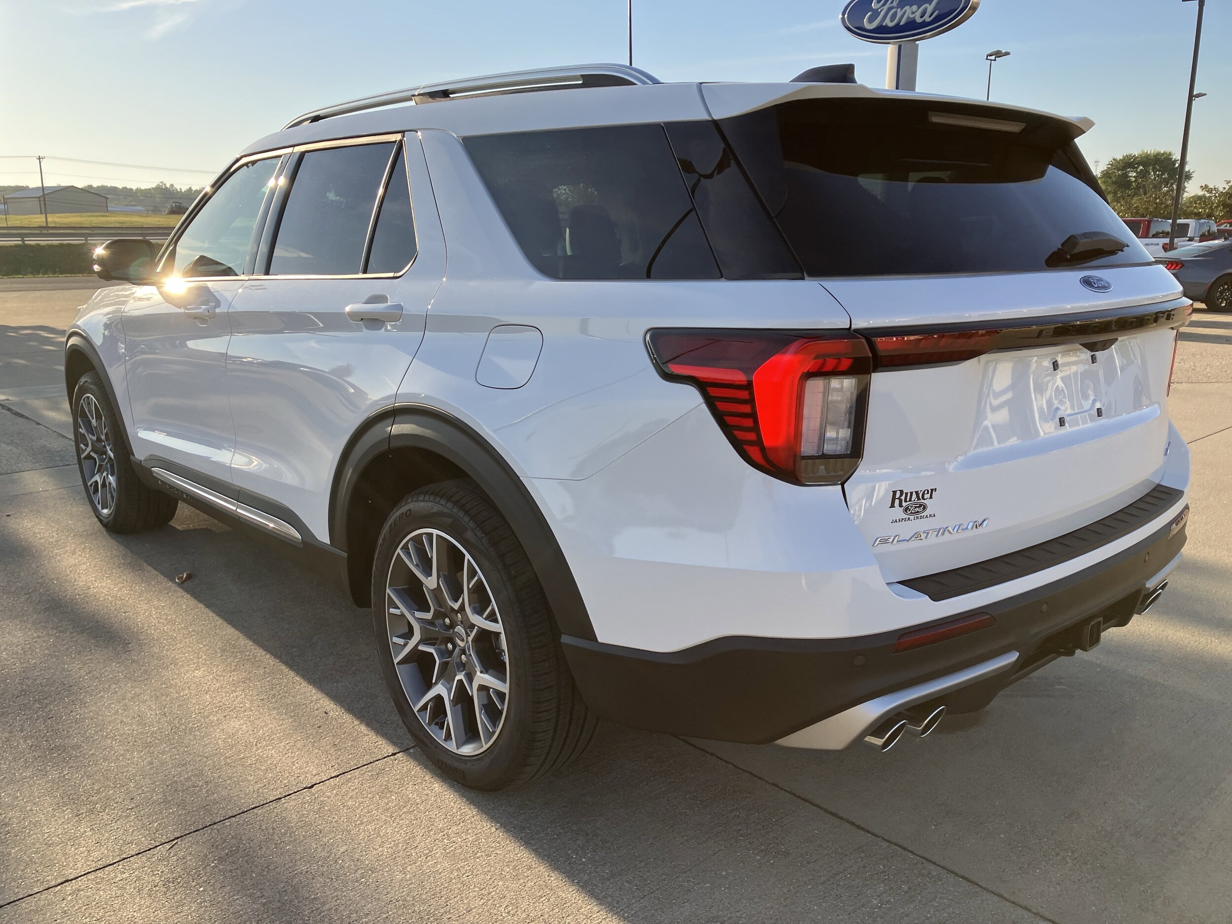 2025 Ford Explorer Platinum photo 3
