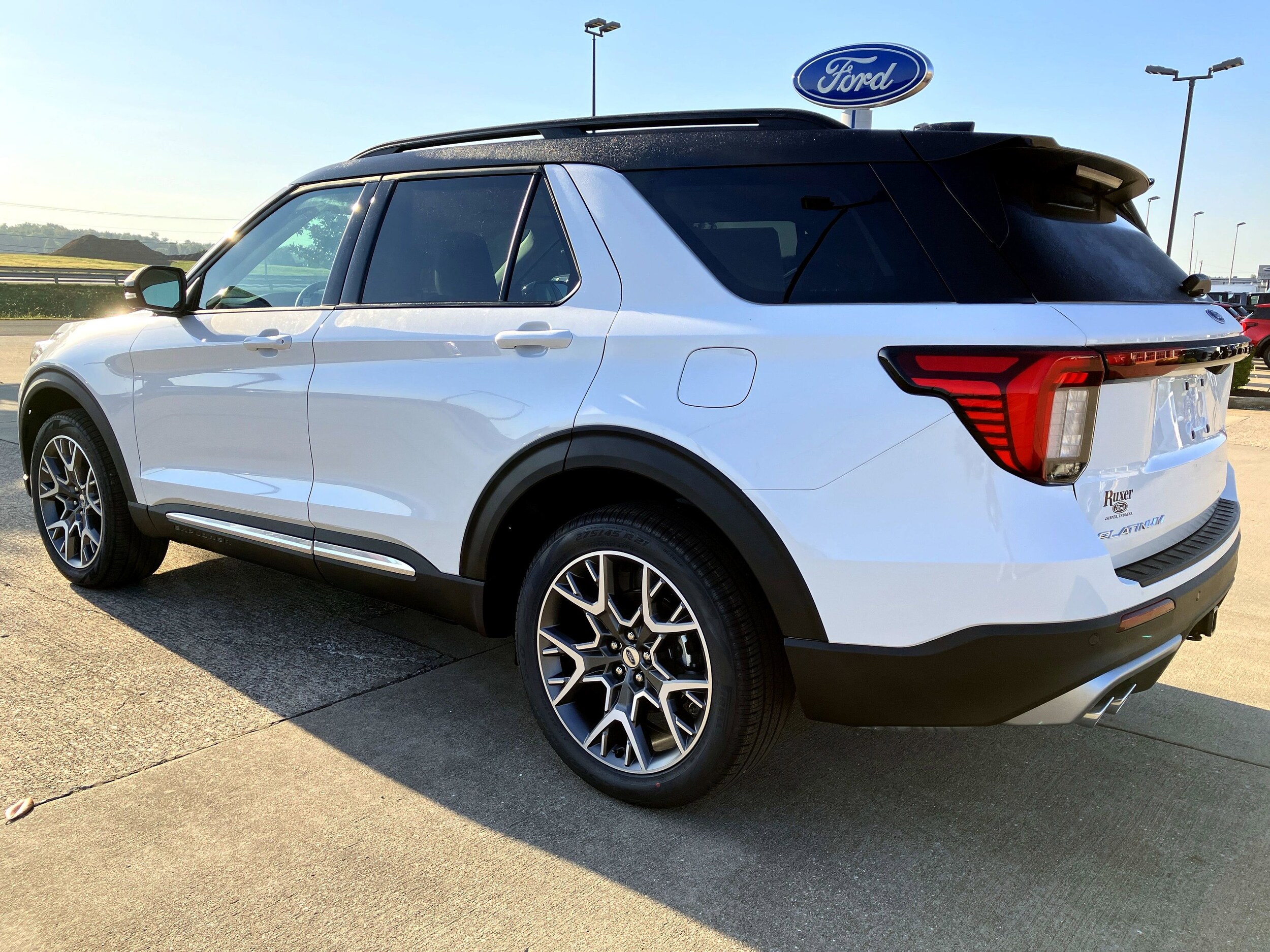 2025 Ford Explorer Platinum photo 2