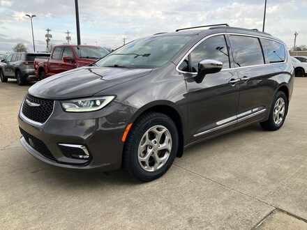 2023 Chrysler Pacifica Limited Minivan/Van