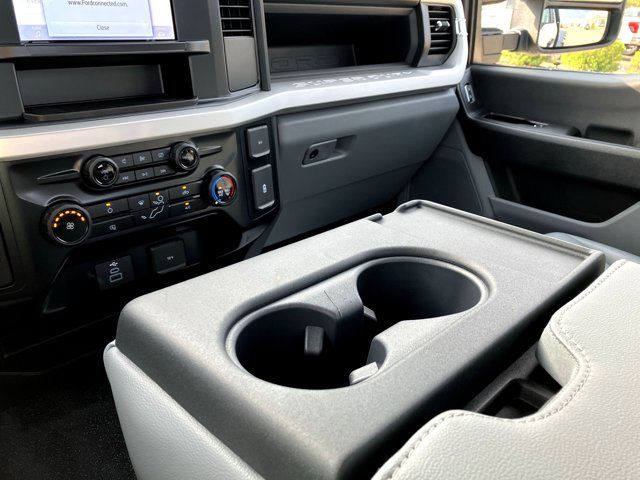 2024 Ford F-350 Super Duty Chassis Cab XL - Photo 31