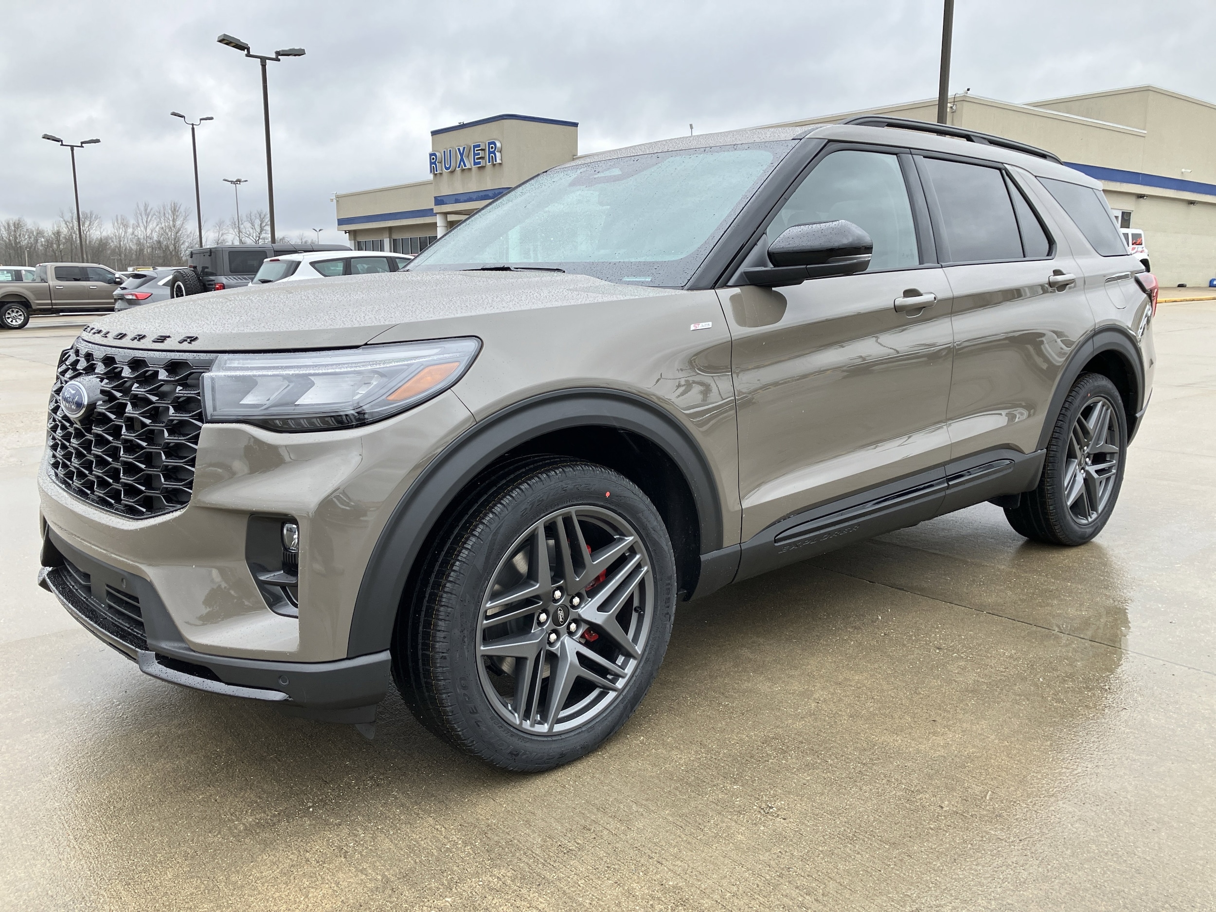 2026 Ford Explorer ST-LINE's photo