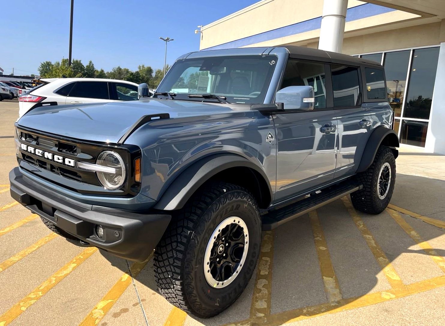 2024 Ford Bronco Outer Banks photo 3
