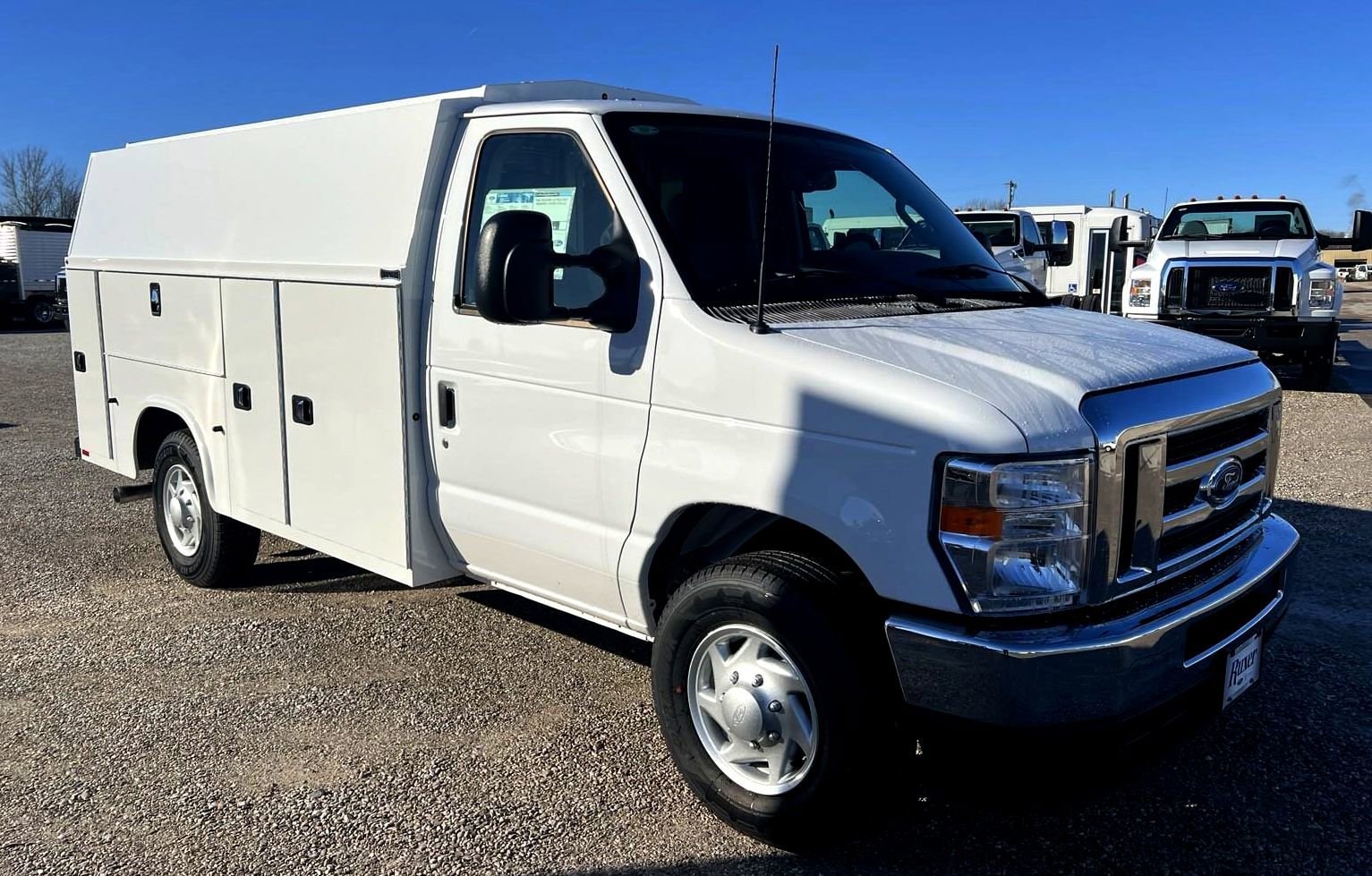 2025 Ford E-Series Cutaway Base's photo