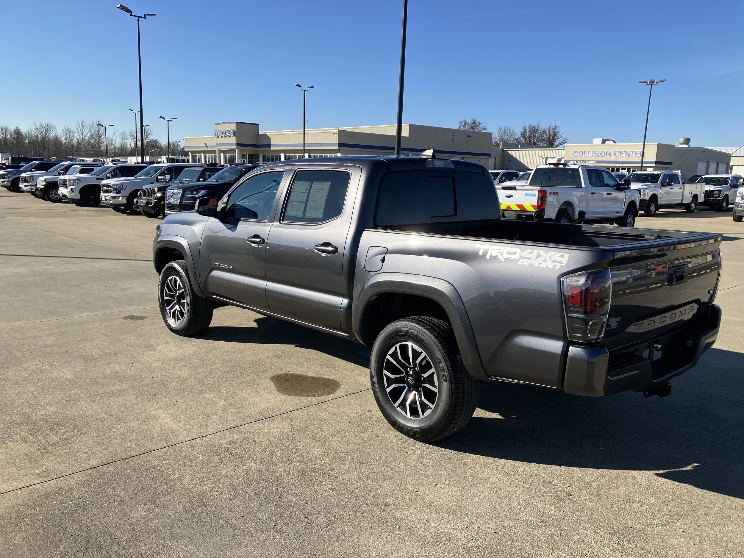 2023 Toyota Tacoma 4x4 photo 3