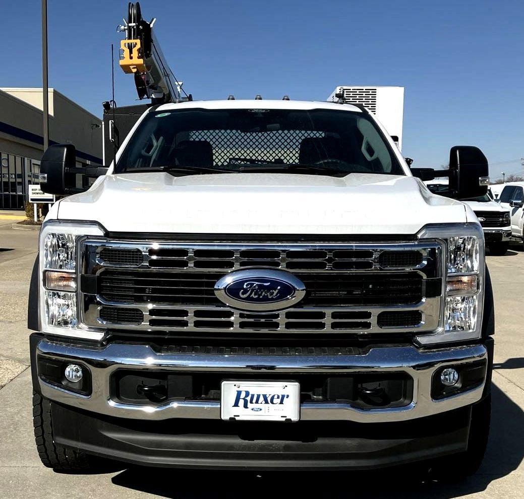 2024 Ford F-600 photo 2