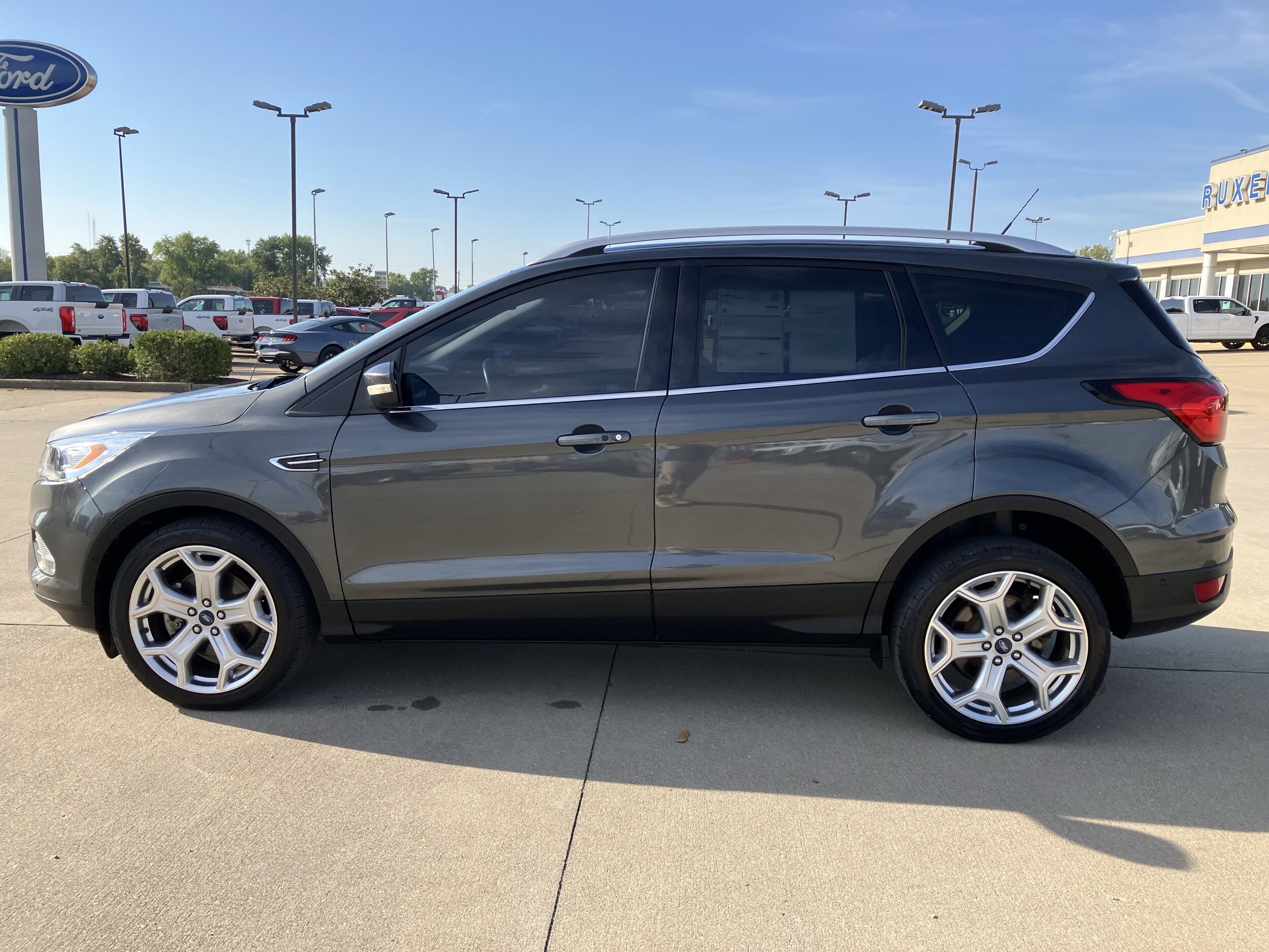 2019 Ford Escape Titanium photo 2