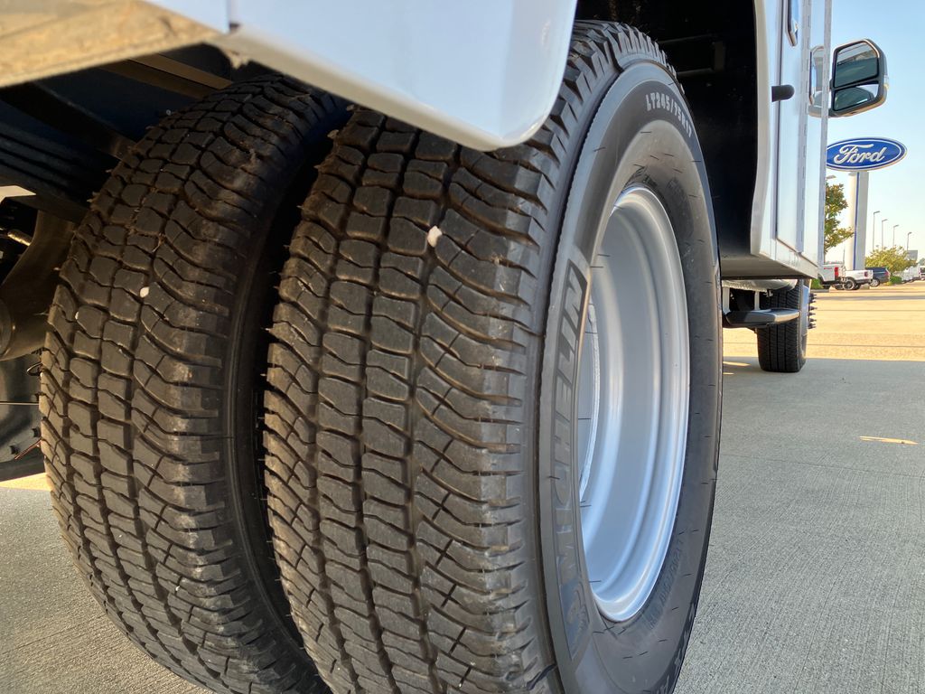 2025 Ford F-350 Super Duty Chassis Cab XL - Photo 13