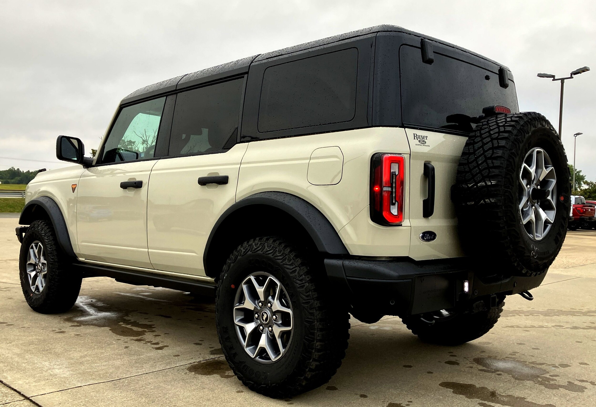 2025 Ford Bronco Badlands photo 3