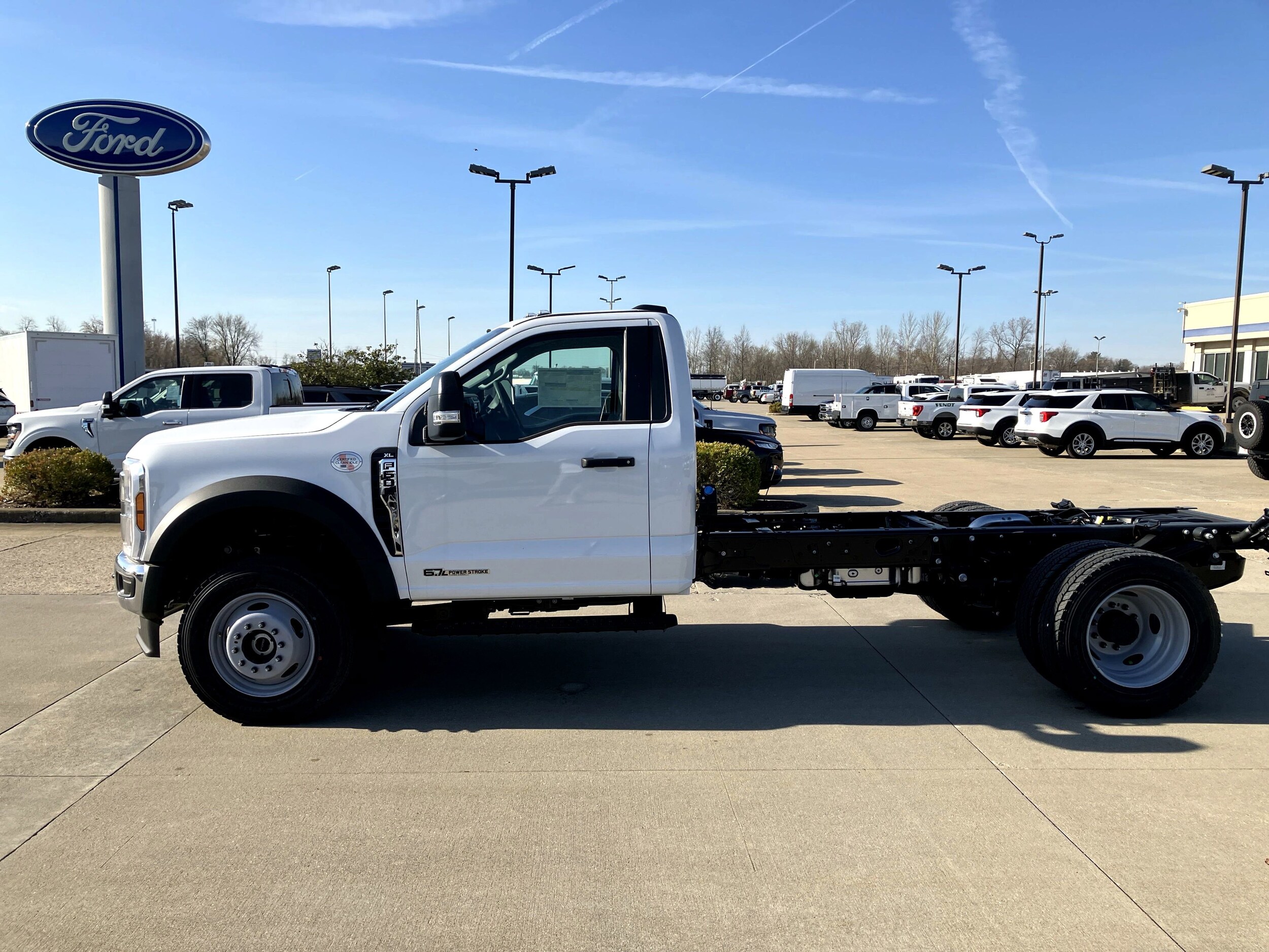 2024 Ford F-600 photo 3
