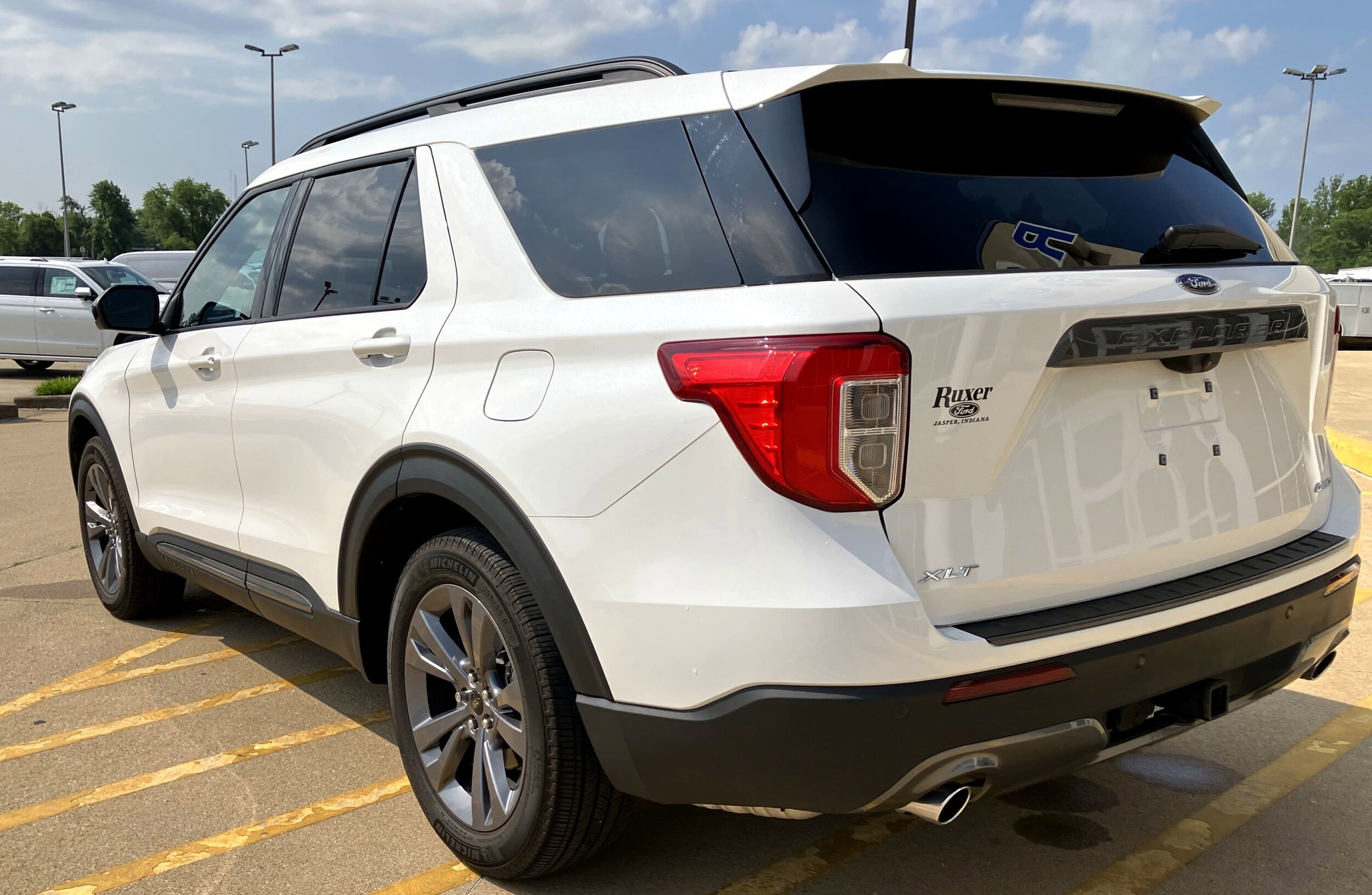 2023 Ford Explorer XLT photo 2