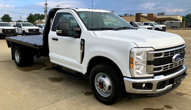 2024 Ford F-350 Super Duty Chassis Cab XL - Photo 10