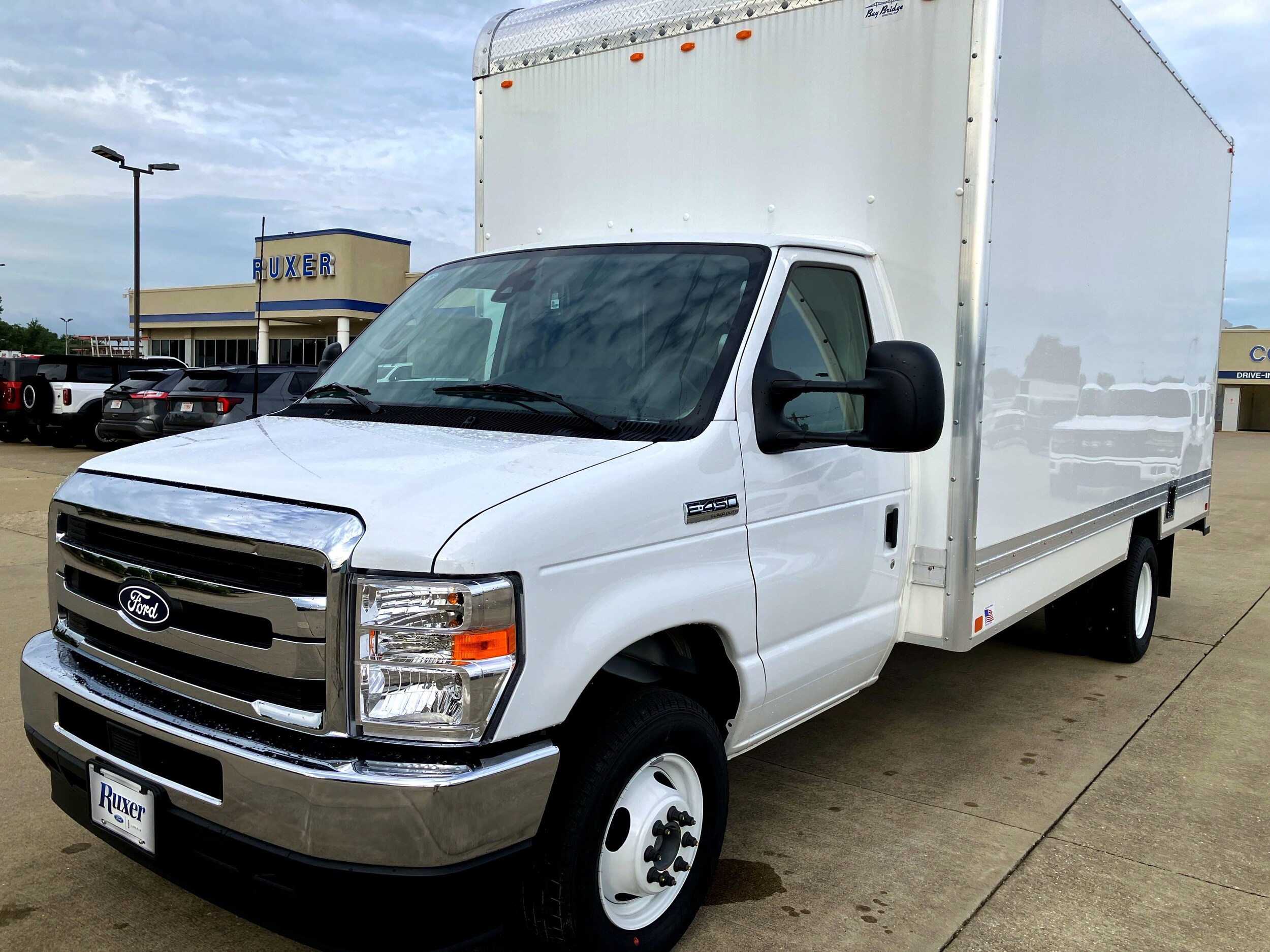 2026 Ford E-450 photo 2