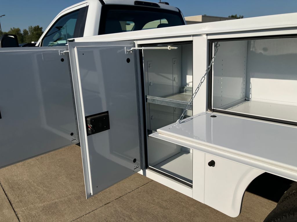 2025 Ford F-350 Super Duty Chassis Cab XL - Photo 19