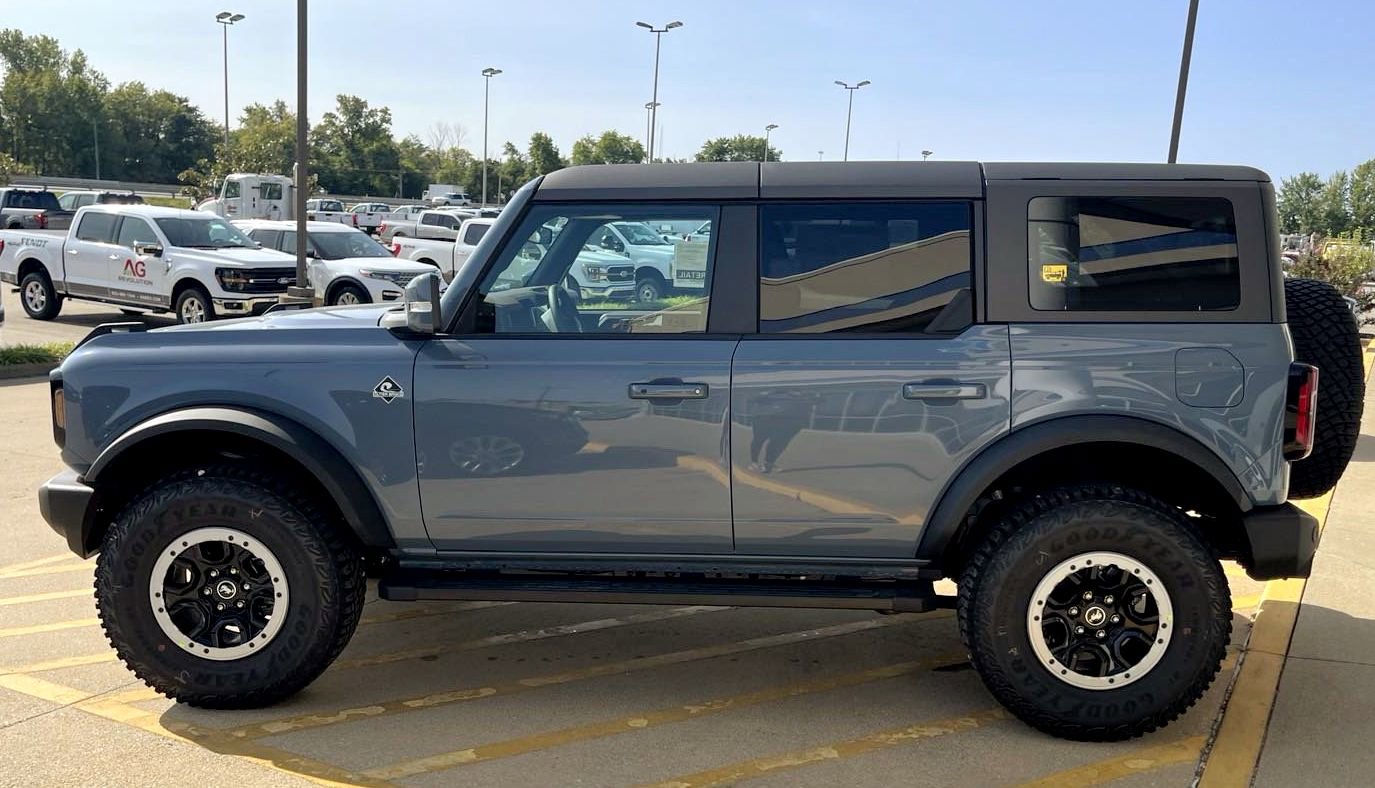 2024 Ford Bronco Outer Banks photo 4