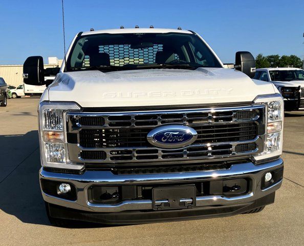 2024 Ford F-350 Super Duty Chassis Cab XL - Photo 12