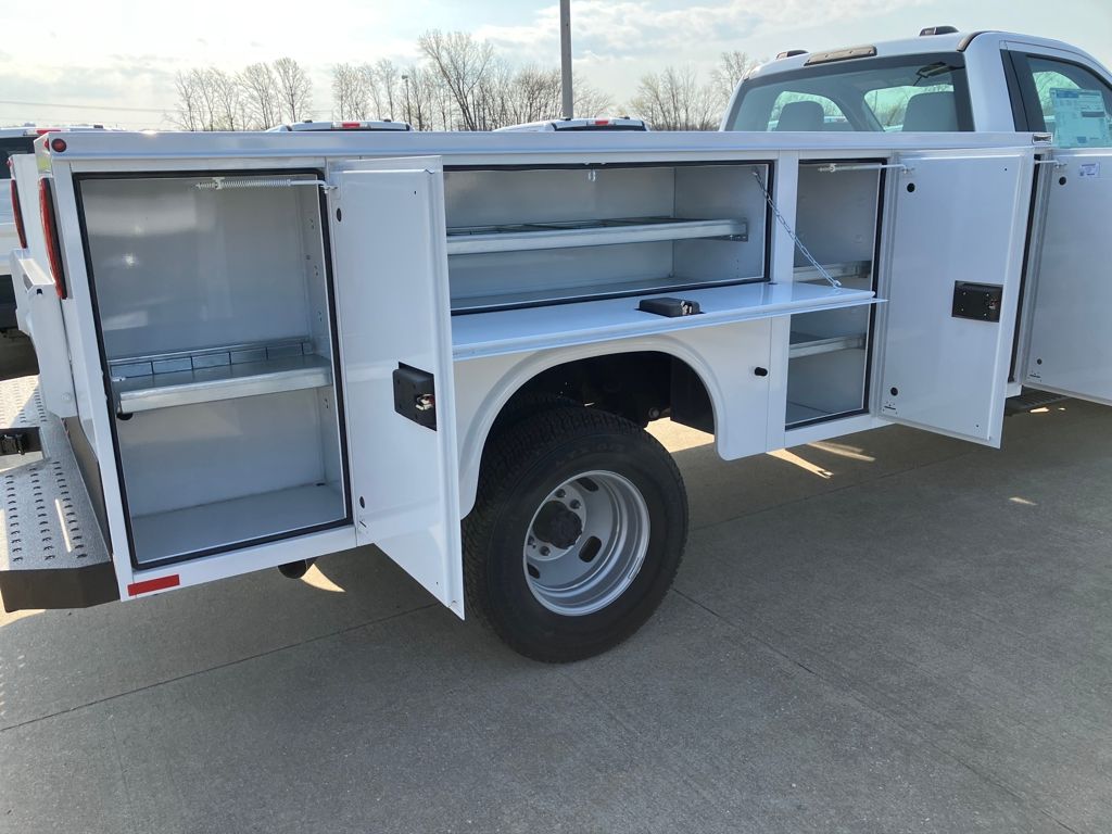 2025 Ford F-350 Super Duty Chassis Cab XL - Photo 12