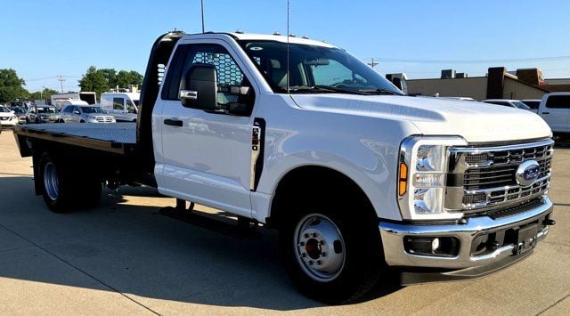 2024 Ford F-350 Super Duty Chassis Cab XL - Photo 11
