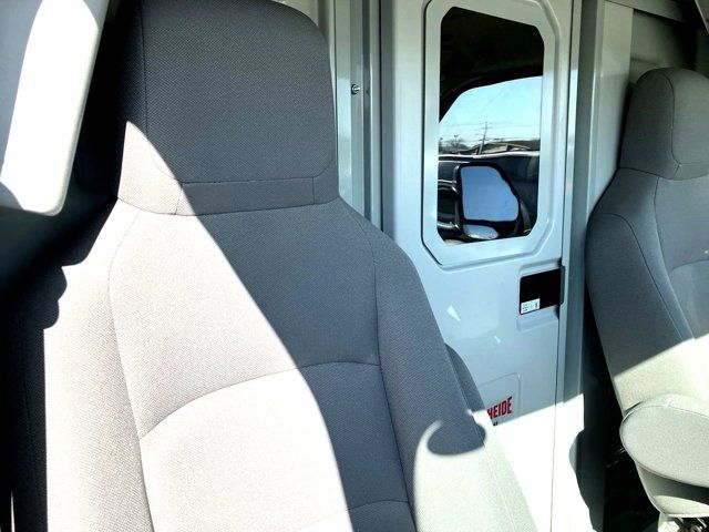 2025 Ford E-Series Cutaway Base - Photo 13