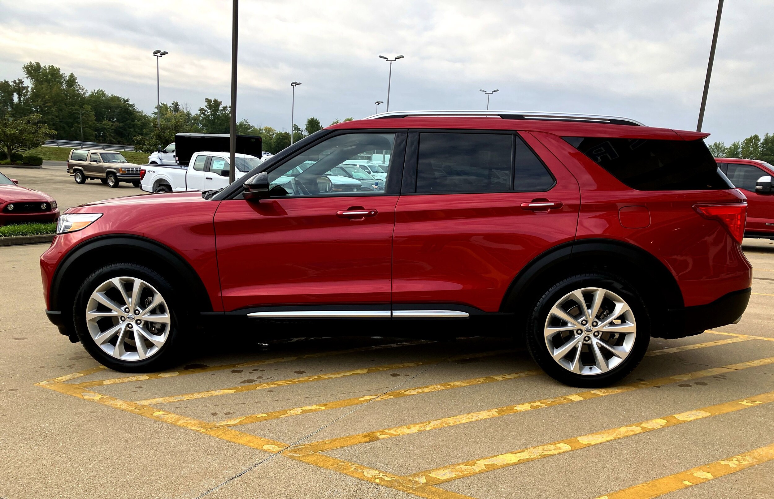 2022 Ford Explorer Platinum photo 4