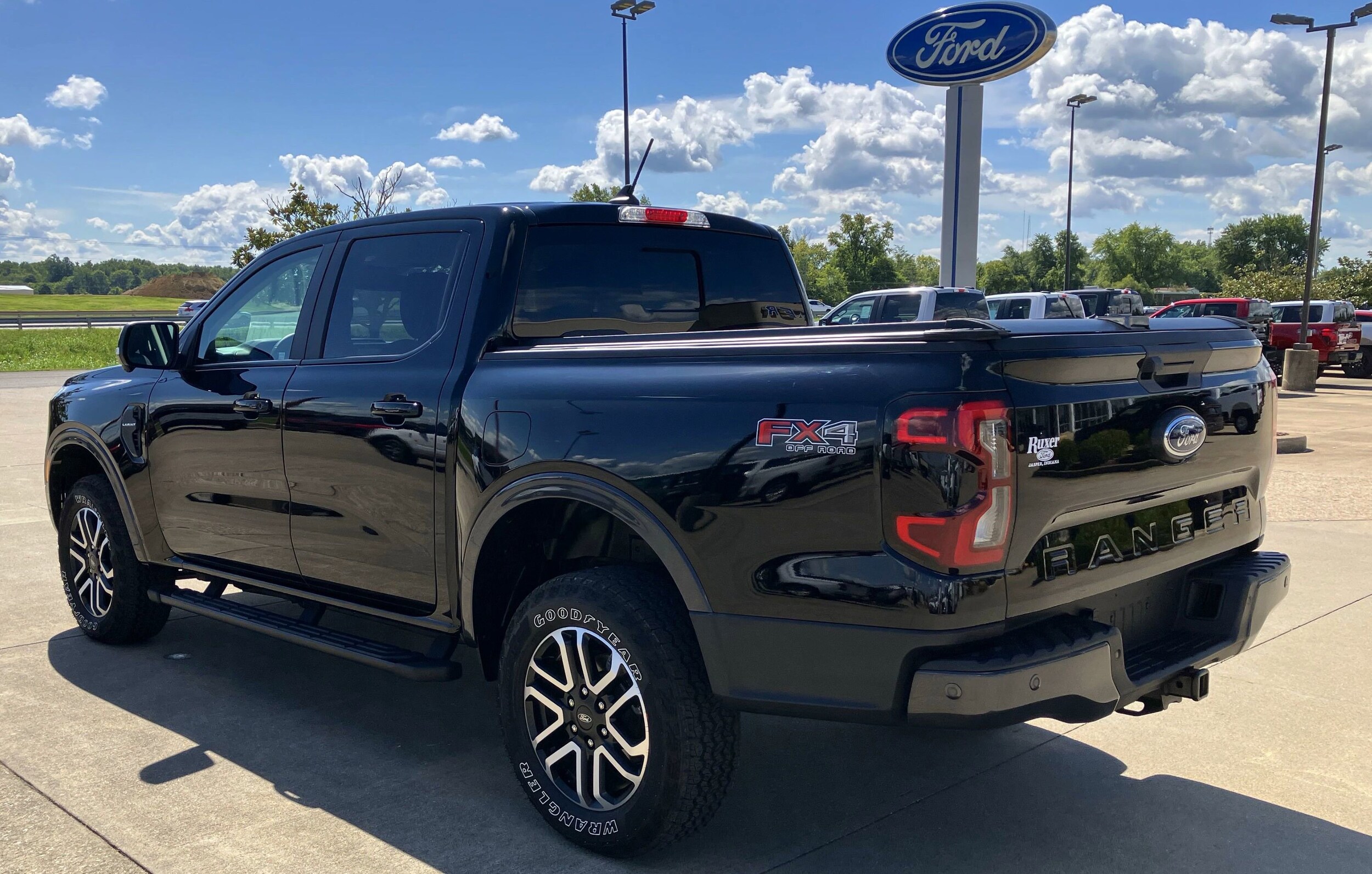 2024 Ford Ranger Lariat photo 3