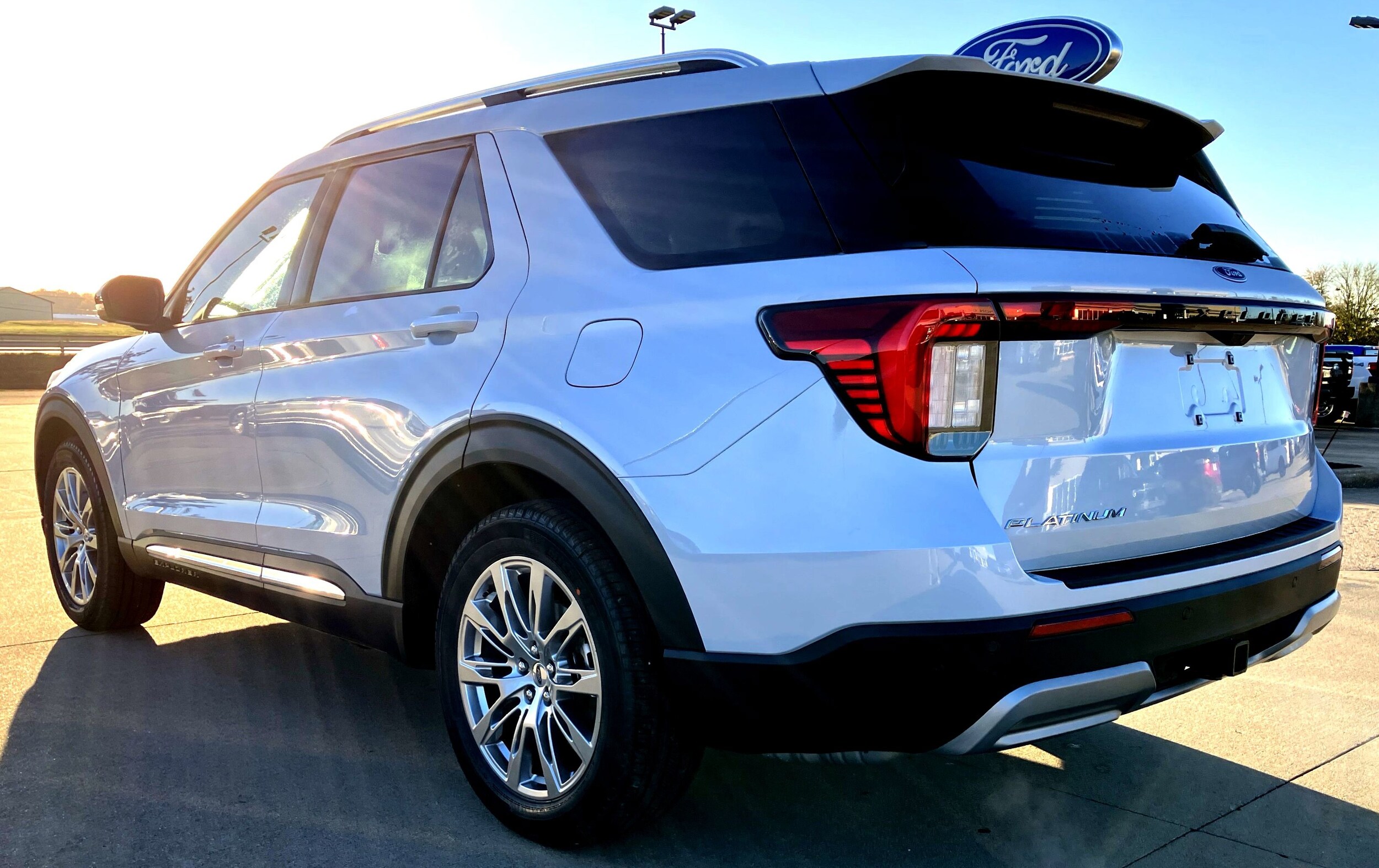 2026 Ford Explorer Platinum photo 2