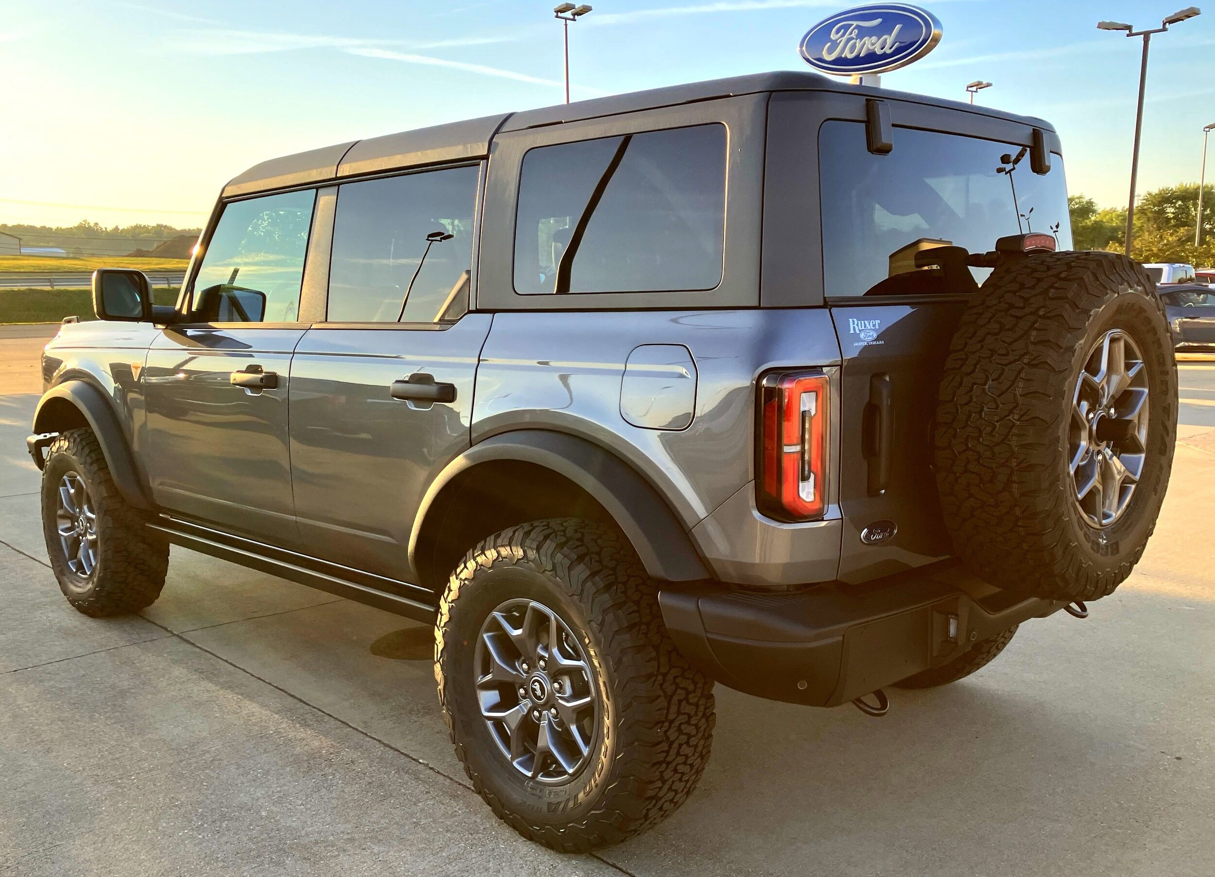 2025 Ford Bronco Badlands photo 2