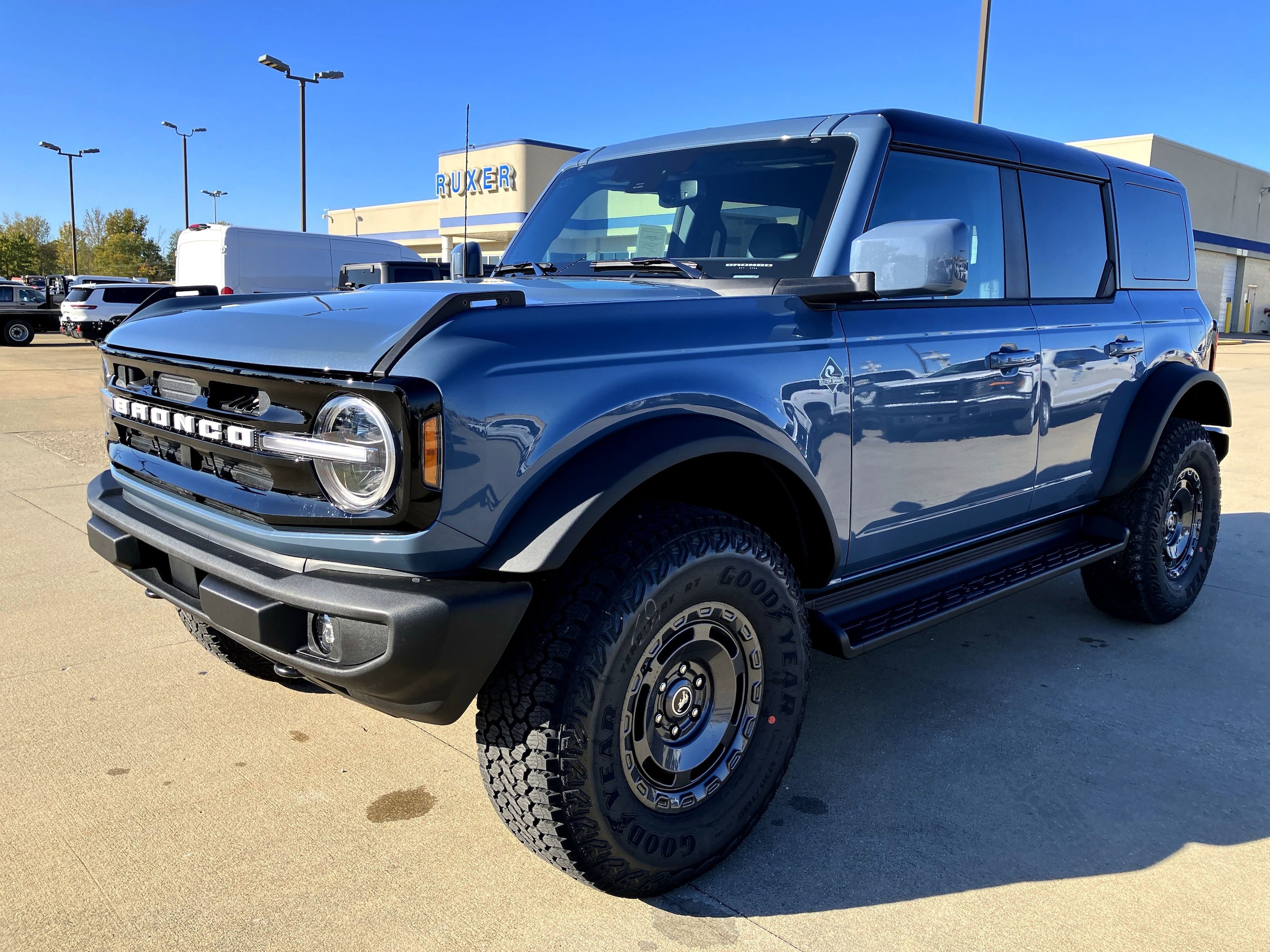 2025 Ford Bronco 4-Door Outer Banks's photo