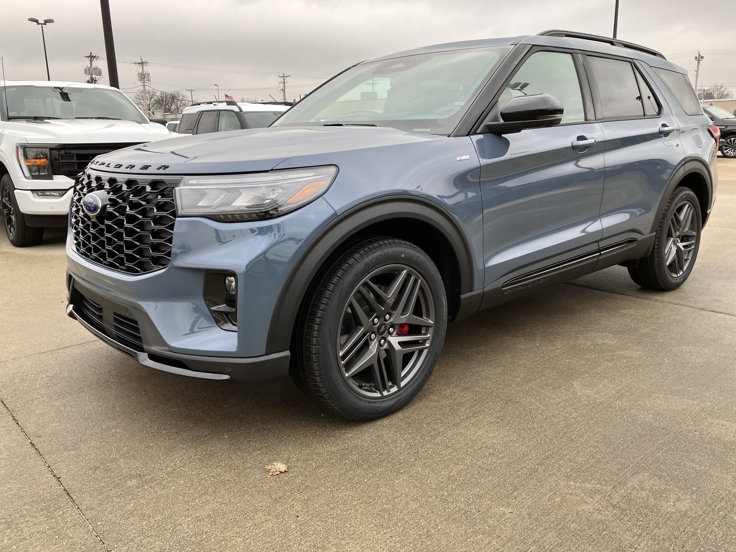 2026 Ford Explorer ST-LINE's photo