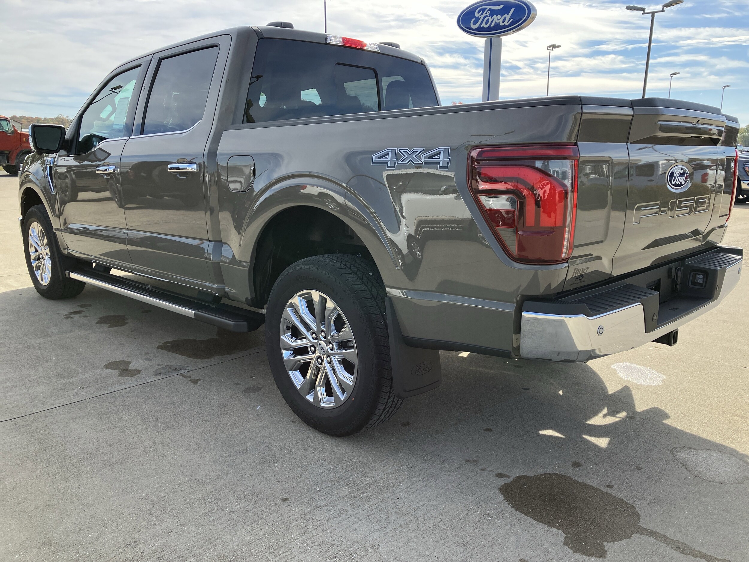 2025 Ford F-150 Lariat photo 3