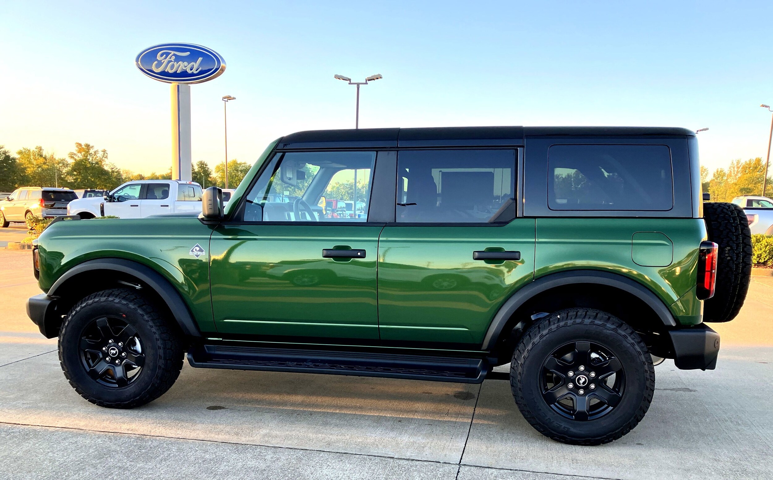 2025 Ford Bronco Outer Banks photo 2