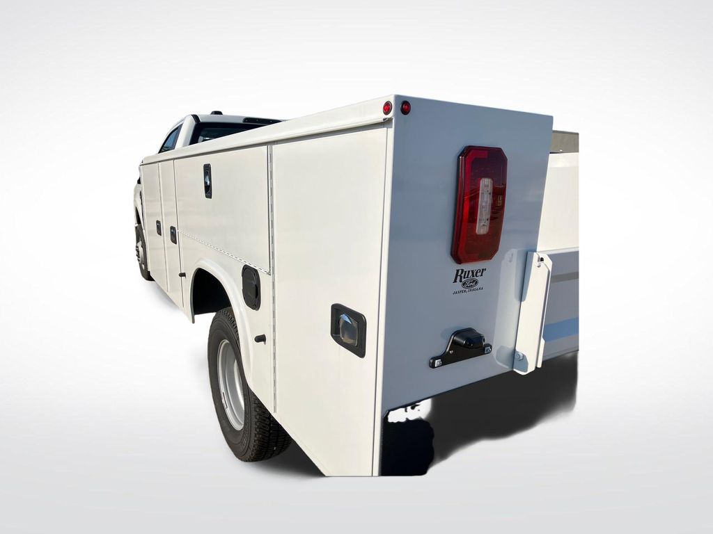 2025 Ford F-350 Super Duty Chassis Cab XL - Photo 17