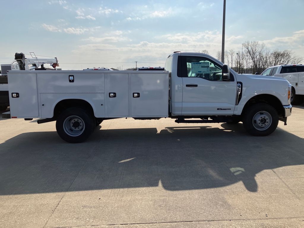 2025 Ford F-350 Super Duty Chassis Cab XL - Photo 8