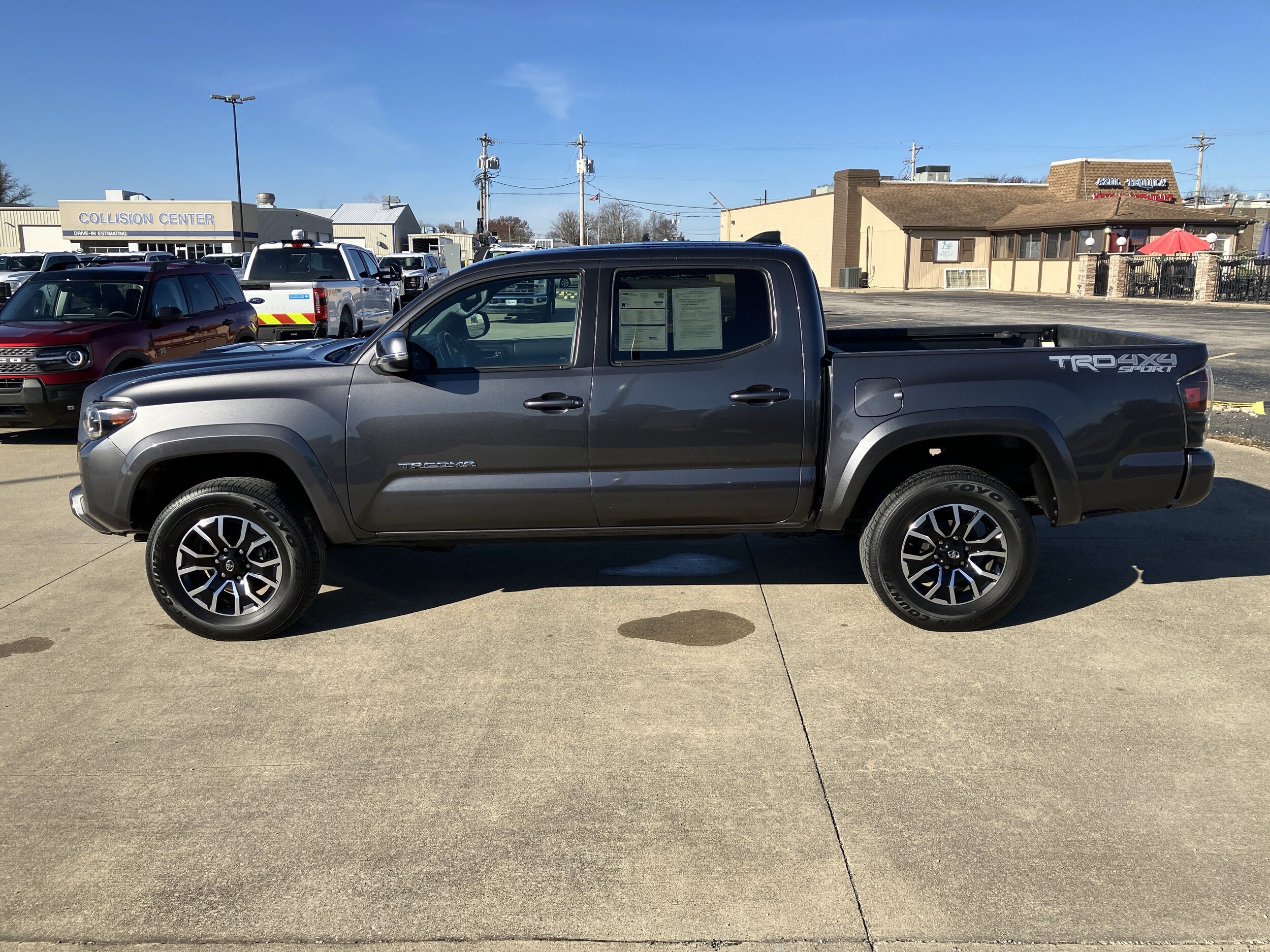 2023 Toyota Tacoma 4x4 photo 2