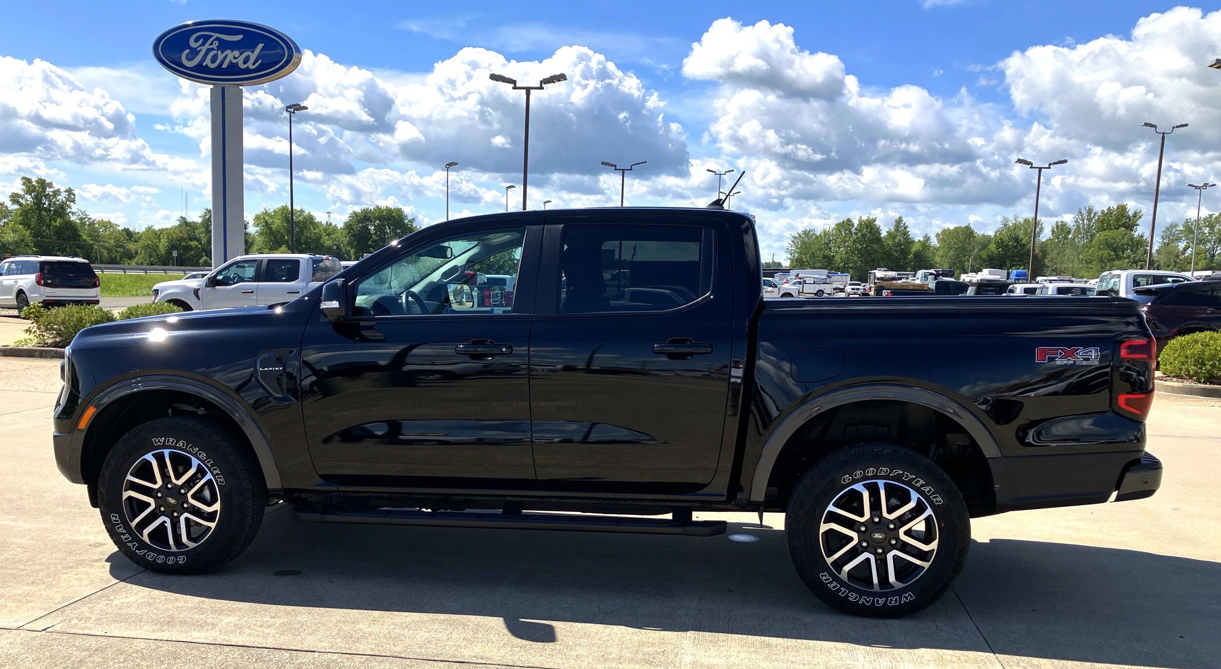 2024 Ford Ranger Lariat photo 2