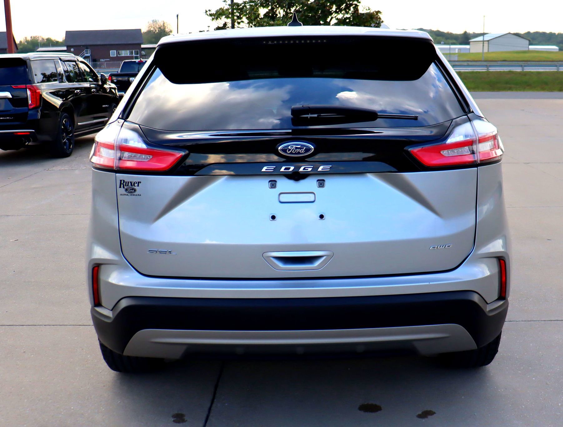 2021 Ford Edge SEL photo 3