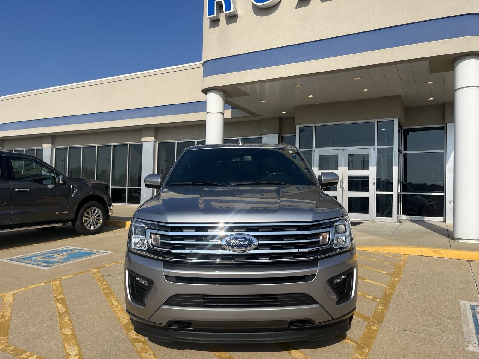 Used 2021 Ford Expedition XLT with VIN 1FMJU1JTXMEA05329 for sale in Jasper, IN